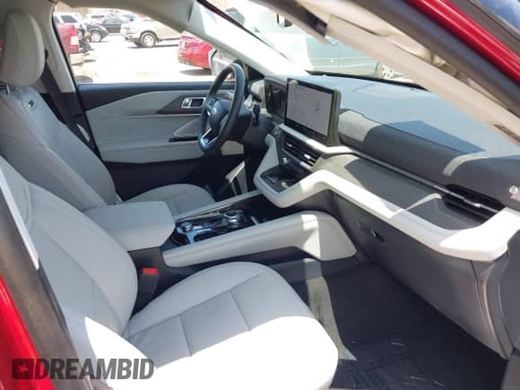 2025 Ford Explorer Platinum with VIN 1FMUK8HH1SGA67829, listed as a IAAI auction lot 42559654 with 7,240 mi miles and . Bid and sale history available at DreamBid. Image 5.