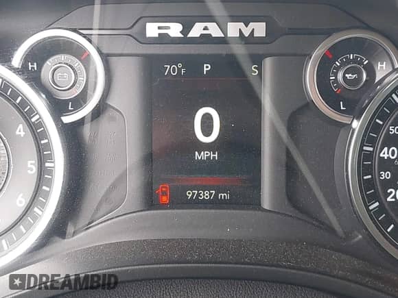 2020 Ram 1500 Big Horn z VIN 1C6RREFG3LN129718, wystawiony jako IAAI lot #42269424 z przebiegiem 97 387 mil mil oraz . Historia ofert i sprzedaży dostępna na DreamBid. Obrazek 16.