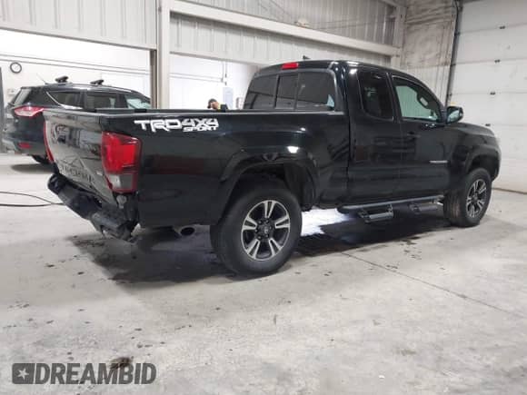 2019 Toyota Tacoma SR5 z VIN 5TFSZ5ANXKX174139, wystawiony jako IAAI lot #43035436 z przebiegiem 38 075 mil mil oraz . Historia ofert i sprzedaży dostępna na DreamBid. Obrazek 4.