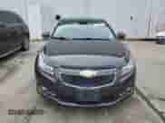 2014 Chevrolet Cruze 1LT z VIN 1G1PD5SB4E7343903, wystawiony jako Copart lot #49188735 z przebiegiem 144 244 mil mil oraz Czysty tytuł • Clean title. Historia ofert i sprzedaży dostępna na DreamBid. Obrazek 5.