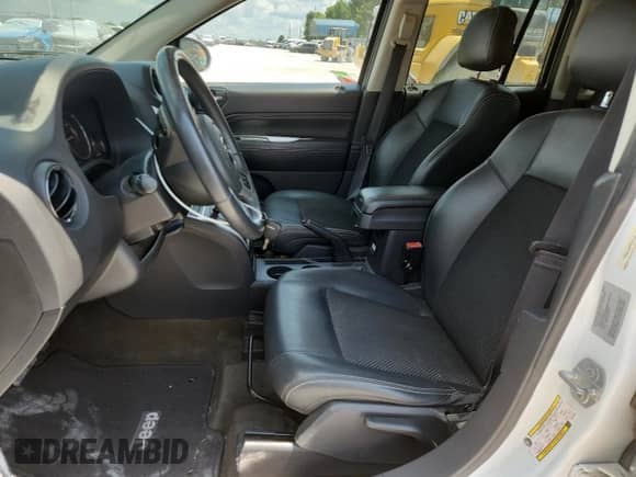 2017 Jeep Compass High Altitude z VIN 1C4NJDEB2HD191736, wystawiony jako Copart lot #68525825 z przebiegiem 132 856 mil mil oraz Szkoda całkowita • Salvage title. Historia ofert i sprzedaży dostępna na DreamBid. Obrazek 7.