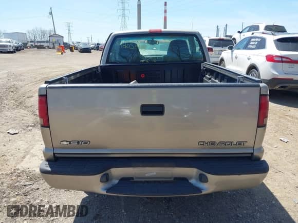 2001 Chevrolet S-10 z VIN 1GCCS14501K114427, wystawiony jako IAAI lot #42051485 z przebiegiem 115 321 mil mil oraz . Historia ofert i sprzedaży dostępna na DreamBid. Obrazek 17.