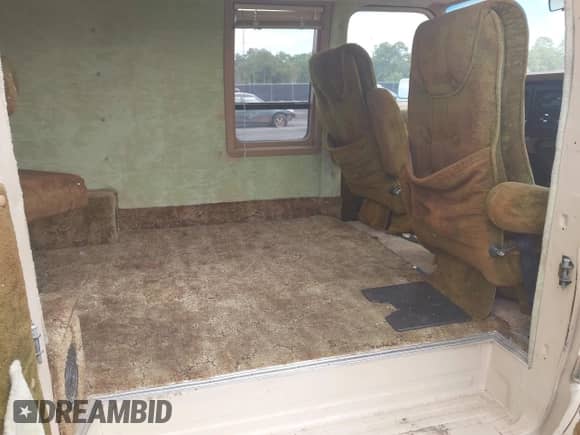 1984 Ford Econoline Cargo с VIN 1FTDE14Y5EHB85079, выставлен на аукционе IAAI как лот 43185211 с пробегом 324 512 миль миль и . История ставок и продаж доступна на DreamBid. Изображение 8.