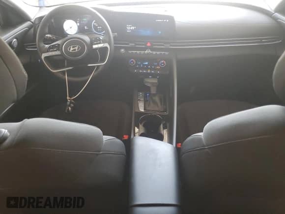 2024 Hyundai Elantra SEL с VIN KMHLS4DG2RU764715, выставлен на аукционе Copart как лот 68375535 с пробегом 8 241 миль миль и Списание • Salvage title. История ставок и продаж доступна на DreamBid. Изображение 8.