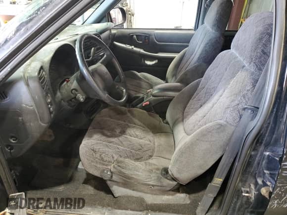 2001 Chevrolet S-10 LS with VIN 1GCDT13W11K256412, listed as a Copart auction lot 53254215 with 162,082 mi miles and Clean title. Bid and sale history available at DreamBid. Image 7.