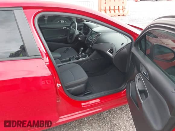 2019 Chevrolet Cruze z VIN 1G1BJ5SM6K7102909, wystawiony jako IAAI lot #41893967 z przebiegiem 53 633 mil mil oraz . Historia ofert i sprzedaży dostępna na DreamBid. Obrazek 5.