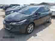 2017 Chevrolet Cruze LT z VIN 3G1BE6SM4HS555625, wystawiony jako IAAI lot #43349157 z przebiegiem 138 113 mil mil oraz . Historia ofert i sprzedaży dostępna na DreamBid. Obrazek 17.