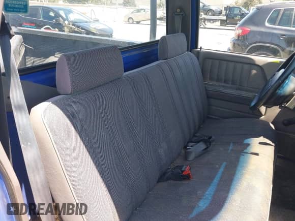 1996 Dodge Dakota SLT z VIN 1B7FL26X0TW703441, wystawiony jako IAAI lot #42859049 z przebiegiem 179 462 mil mil oraz . Historia ofert i sprzedaży dostępna na DreamBid. Obrazek 8.