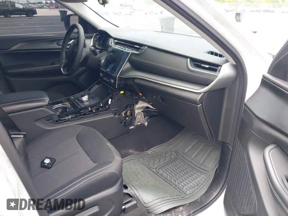 2023 Jeep Grand Cherokee Laredo z VIN 1C4RJJAG4P8790548, wystawiony jako IAAI lot #42763270 z przebiegiem 21 252 mil mil oraz . Historia ofert i sprzedaży dostępna na DreamBid. Obrazek 5.