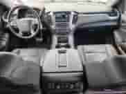 2020 Chevrolet Suburban LT z VIN 1GNSKHKC5LR166157, wystawiony jako Copart lot #71850165 z przebiegiem 146 873 mil mil oraz Czysty tytuł • Clean title. Historia ofert i sprzedaży dostępna na DreamBid. Obrazek 8.