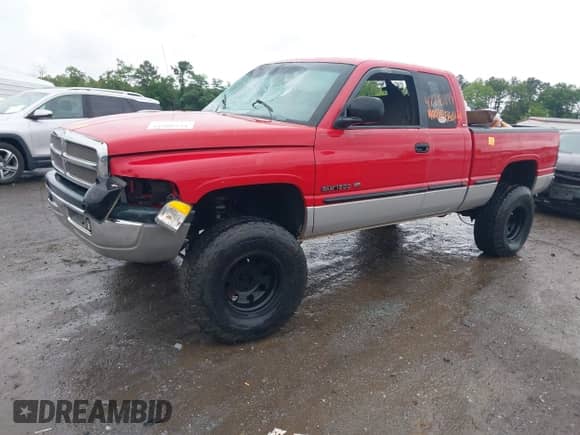 1999 Dodge 1500 z VIN 3B7HF13Z8XG101729, wystawiony jako IAAI lot #42240849 z przebiegiem Nie podano mil oraz . Historia ofert i sprzedaży dostępna na DreamBid. Obrazek 2.