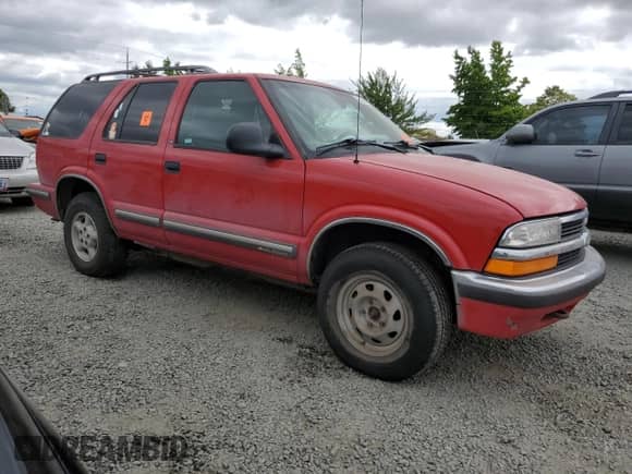 1998 Chevrolet Blazer LS z VIN 1GNDT13W4W2195619, wystawiony jako Copart lot #65487945 z przebiegiem 155 740 mil mil oraz Szkoda całkowita • Salvage title. Historia ofert i sprzedaży dostępna na DreamBid. Obrazek 4.