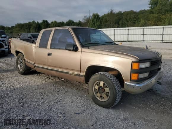 1997 Chevrolet Silverado 1500 with VIN 2GCEC19R2V1260366, listed as a Copart auction lot 85531335 with 294,145 mi miles and Clean title. Bid and sale history available at DreamBid. Image 4.