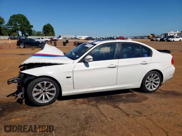 2011 BMW 3 Series 328i с VIN WBAPH7C53BE462093, выставлен на аукционе Copart как лот 86107425 с пробегом 167 297 миль миль и Списание • Salvage title. История ставок и продаж доступна на DreamBid. Изображение 1.
