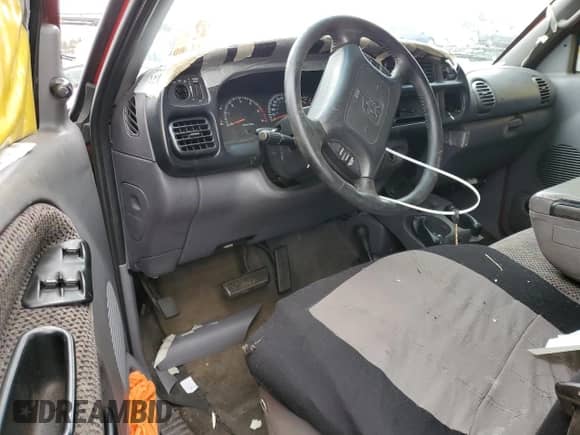 1999 Dodge 1500 z VIN 3B7HF13Y7XG220802, wystawiony jako Copart lot #48341555 z przebiegiem 161 966 mil mil oraz Szkoda całkowita • Salvage title. Historia ofert i sprzedaży dostępna na DreamBid. Obrazek 8.