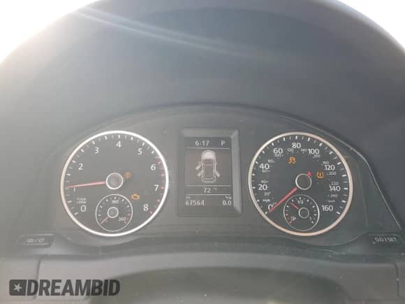 2017 Volkswagen Tiguan S с VIN WVGBV7AX4HK051298, выставлен на аукционе Copart как лот 82281575 с пробегом 67 564 миль миль и Чистый • Clean title. История ставок и продаж доступна на DreamBid. Изображение 9.