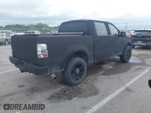 2007 Ford F-150 XLT z VIN 1FTPW14V27KD08701, wystawiony jako IAAI lot #43361245 z przebiegiem 165 022 mil mil oraz . Historia ofert i sprzedaży dostępna na DreamBid. Obrazek 4.