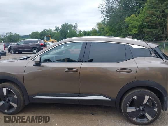 2025 Nissan Kicks SR with VIN 3N8AP6DA1SL312859, listed as a IAAI auction lot 43039122 with 671 mi miles and . Bid and sale history available at DreamBid. Image 15.
