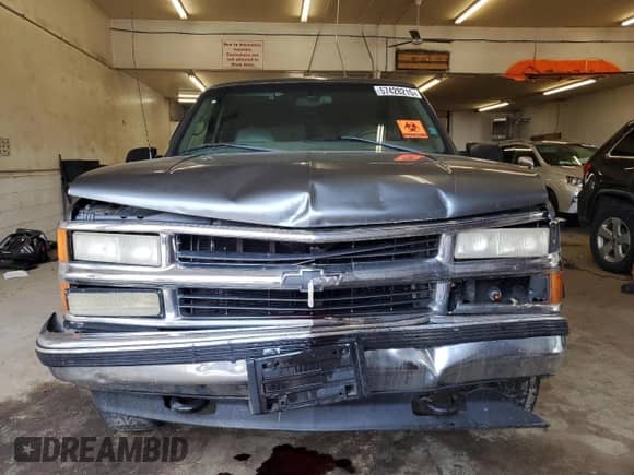 1999 Chevrolet Suburban с VIN 3GNFK16R2XG169451, выставлен на аукционе Copart как лот 57428215 с пробегом 280 660 миль миль и Списание • Salvage title. История ставок и продаж доступна на DreamBid. Изображение 5.