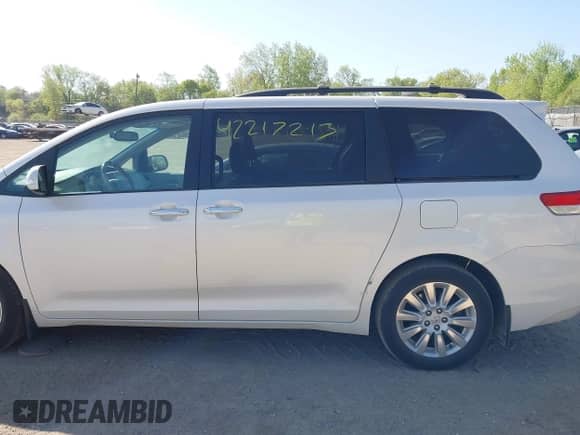 2014 Toyota Sienna Limited с VIN 5TDDK3DC2ES089477, выставлен на аукционе IAAI как лот 42217213 с пробегом 182 616 миль миль и . История ставок и продаж доступна на DreamBid. Изображение 14.