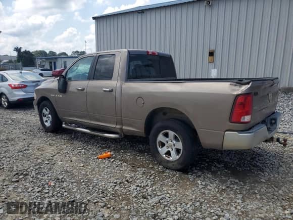 2010 Dodge 1500 SLT z VIN 1D7RB1GT3AS126842, wystawiony jako Copart lot #62890715 z przebiegiem 148 323 mil mil oraz Szkoda całkowita • Salvage title. Historia ofert i sprzedaży dostępna na DreamBid. Obrazek 2.