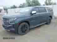 2021 Chevrolet Suburban Premier z VIN 1GNSKFKD5MR245553, wystawiony jako IAAI lot #42646382 z przebiegiem 91 092 mil mil oraz . Historia ofert i sprzedaży dostępna na DreamBid. Obrazek 2.