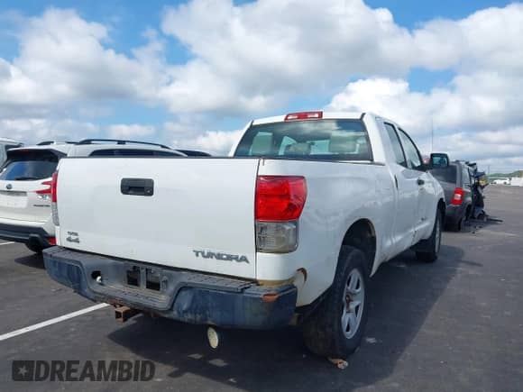 2012 Toyota Tundra z VIN 5TFRU5F10CX026554, wystawiony jako IAAI lot #43010233 z przebiegiem 221 656 mil mil oraz . Historia ofert i sprzedaży dostępna na DreamBid. Obrazek 4.