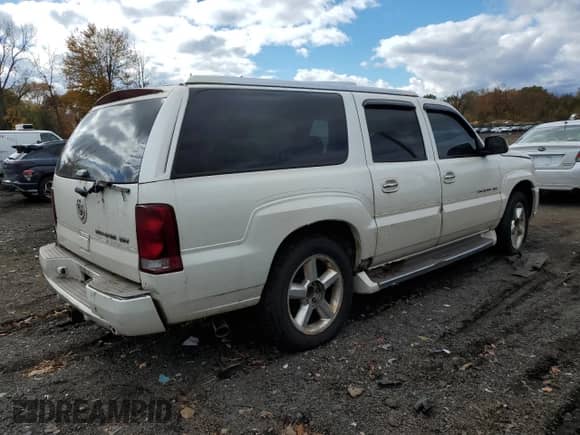 2005 Cadillac Escalade ESV with VIN 3GYFK66N65G191995, listed as a Copart auction lot 82740205 with 230,976 mi miles and Clean title. Bid and sale history available at DreamBid. Image 3.