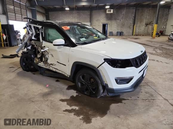 2018 Jeep Compass Latitude with VIN 3C4NJDBB7JT395873, listed as a Copart auction lot 82109115 with Not provided miles and Salvage title. Bid and sale history available at DreamBid. Image 4.