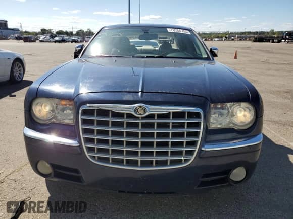 2005 Chrysler 300 C with VIN 2C3JA63H85H679092, listed as a Copart auction lot 70284705 with 191,335 mi miles and Salvage title. Bid and sale history available at DreamBid. Image 5.