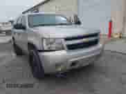 2007 Chevrolet Tahoe LTZ z VIN 1GNFC13037R194815, wystawiony jako IAAI lot #42541202 z przebiegiem 258 086 mil mil oraz . Historia ofert i sprzedaży dostępna na DreamBid. Obrazek 6.