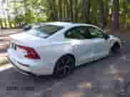 2024 Volvo S60 Core Dark Theme z VIN 7JRL12TK3RG318591, wystawiony jako IAAI lot #42562364 z przebiegiem 17 170 mil mil oraz . Historia ofert i sprzedaży dostępna na DreamBid. Obrazek 4.