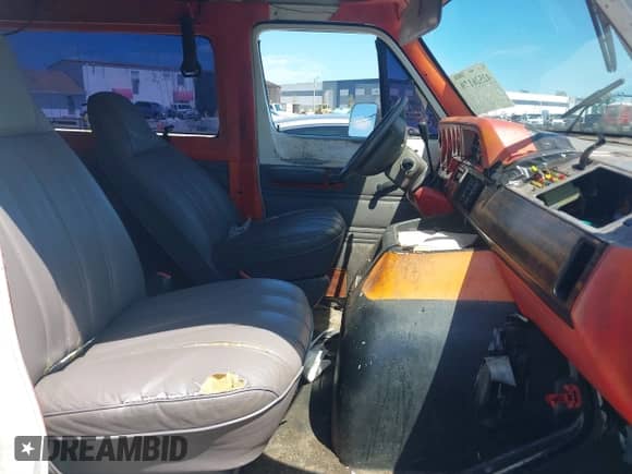 1996 Dodge Passenger with VIN 2B5WB35Y3TK115529, listed as a IAAI auction lot 42526179 with 109,987 mi miles and . Bid and sale history available at DreamBid. Image 5.