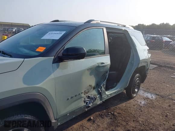 2025 Chevrolet Equinox AWD LT с VIN 3GNAXPEG4SL133680, выставлен на аукционе IAAI как лот 43116410 с пробегом 12 286 миль миль и . История ставок и продаж доступна на DreamBid. Изображение 6.