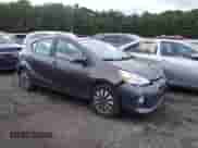 2012 Toyota Prius One z VIN JTDKDTB38C1005029, wystawiony jako IAAI lot #42611718 z przebiegiem 111 805 mil mil oraz . Historia ofert i sprzedaży dostępna na DreamBid. Obrazek 1.