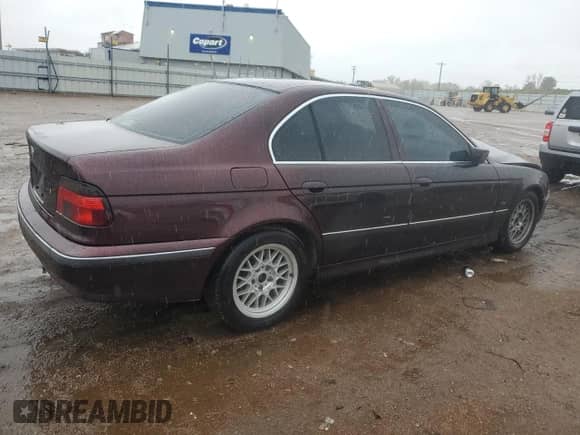 2000 BMW 5 Series 528i с VIN WBADM6341YGU26450, выставлен на аукционе Copart как лот 55831915 с пробегом 136 499 миль миль и Списание • Salvage title. История ставок и продаж доступна на DreamBid. Изображение 3.