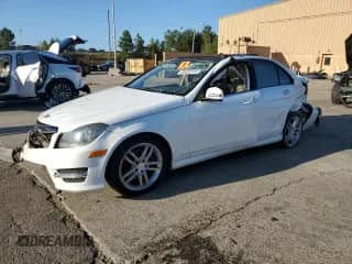 2014 Mercedes-Benz C 250 Sport z VIN WDDGF4HBXER302799, wystawiony jako Copart lot #84625155 z przebiegiem Nie podano mil oraz Szkoda całkowita • Salvage title. Historia ofert i sprzedaży dostępna na DreamBid. Obrazek 1.