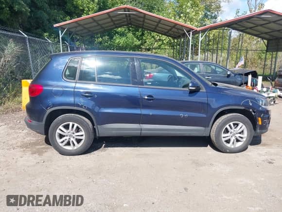 2012 Volkswagen Tiguan S с VIN WVGAV7AX6CW566929, выставлен на аукционе IAAI как лот 43350381 с пробегом 120 266 миль миль и . История ставок и продаж доступна на DreamBid. Изображение 13.