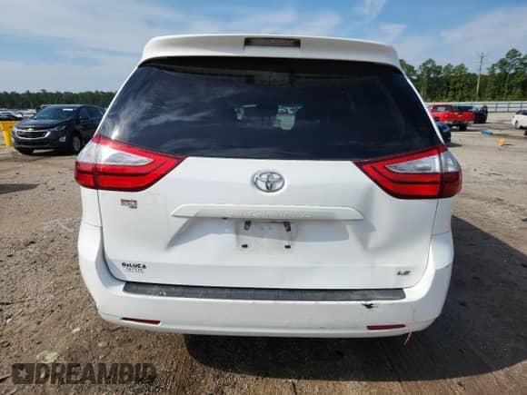 2017 Toyota Sienna LE Auto Access Seat z VIN 5TDKZ3DC4HS858715, wystawiony jako Copart lot #66798095 z przebiegiem 134 643 mil mil oraz Szkoda całkowita • Salvage title. Historia ofert i sprzedaży dostępna na DreamBid. Obrazek 6.