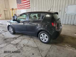 2013 Chevrolet Sonic LS z VIN 1G1JB6SH1D4192640, wystawiony jako Copart lot #83996305 z przebiegiem 55 369 mil mil oraz Czysty tytuł • Clean title. Historia ofert i sprzedaży dostępna na DreamBid. Obrazek 2.