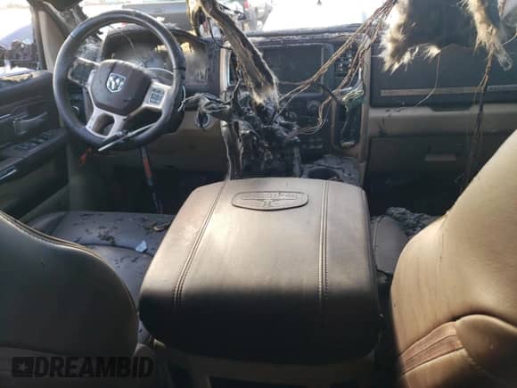 2015 Ram 1500 Laramie Limited z VIN 1C6RR7PM5FS605750, wystawiony jako Copart lot #42733435 z przebiegiem Nie podano mil oraz Szkoda całkowita • Salvage title. Historia ofert i sprzedaży dostępna na DreamBid. Obrazek 8.