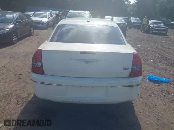 2010 Chrysler 300 Touring с VIN 2C3CA5CV7AH154141, выставлен на аукционе IAAI как лот 42743114 с пробегом 43 081 миль миль и . История ставок и продаж доступна на DreamBid. Изображение 16.