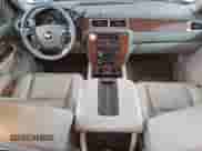 2007 Chevrolet Suburban LTZ z VIN 3GNFC16Y17G299614, wystawiony jako Copart lot #85654095 z przebiegiem 157 767 mil mil oraz Czysty tytuł • Clean title. Historia ofert i sprzedaży dostępna na DreamBid. Obrazek 8.