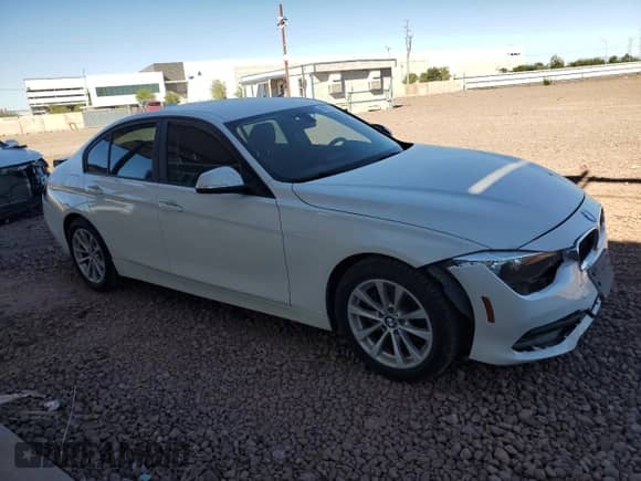 2016 BMW 3 Series 320i xDrive с VIN WBA8A3C55GK551478, выставлен на аукционе Copart как лот 85953825 с пробегом 28 082 миль миль и Списание • Salvage title. История ставок и продаж доступна на DreamBid. Изображение 4.