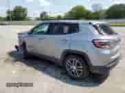 2019 Jeep Compass Latitude z VIN 3C4NJCBB3KT769536, wystawiony jako Copart lot #68518575 z przebiegiem 115 621 mil mil oraz Szkoda całkowita • Salvage title. Historia ofert i sprzedaży dostępna na DreamBid. Obrazek 2.
