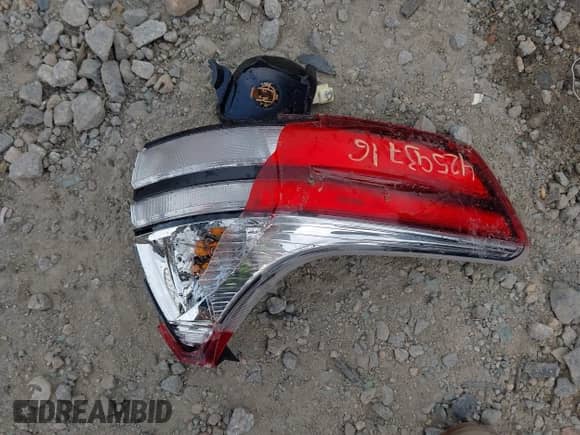 2015 Toyota Sienna L с VIN 5TDZK3DC1FS527378, выставлен на аукционе IAAI как лот 42593716 с пробегом 94 947 миль миль и . История ставок и продаж доступна на DreamBid. Изображение 12.