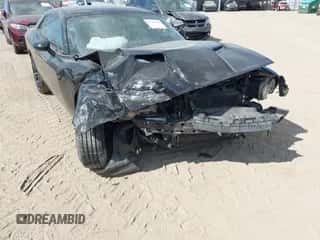 2018 Dodge Challenger SXT z VIN 2C3CDZAGXJH118706, wystawiony jako IAAI lot #43459989 z przebiegiem 120 555 mil mil oraz . Historia ofert i sprzedaży dostępna na DreamBid. Obrazek 6.