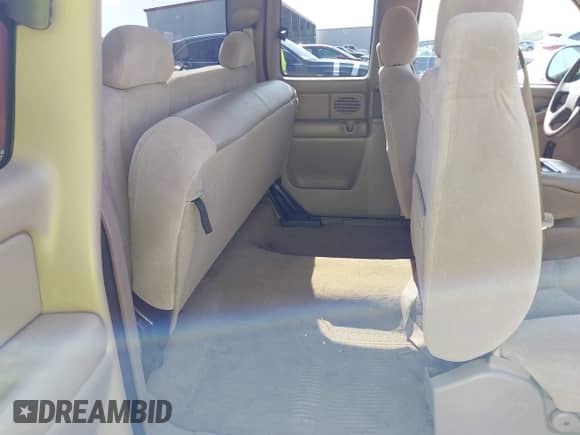 2004 Chevrolet Silverado 1500 LS with VIN 1GCEC19V84Z142003, listed as a IAAI auction lot 41998056 with 214,671 mi miles and . Bid and sale history available at DreamBid. Image 8.