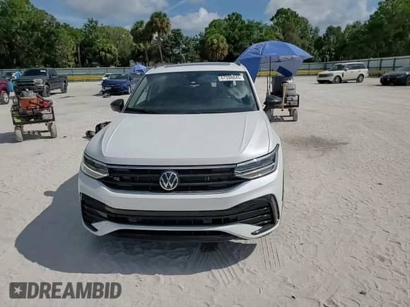 2024 Volkswagen Tiguan SE R-Line Black с VIN 3VVCB7AX7RM213552, выставлен на аукционе Copart как лот 67288845 с пробегом 11 389 миль миль и Списание • Salvage title. История ставок и продаж доступна на DreamBid. Изображение 14.