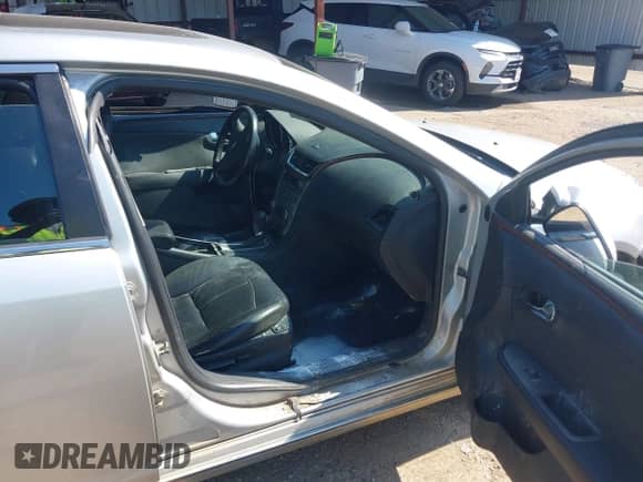 2012 Chevrolet Malibu LTZ z VIN 1G1ZG5E7XCF271129, wystawiony jako IAAI lot #42713063 z przebiegiem 127 511 mil mil oraz . Historia ofert i sprzedaży dostępna na DreamBid. Obrazek 5.